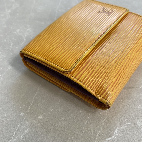 Louis Vuitton Tassel Yellow Epi Leather Elise Compact Wallet - Picture 3 of 16
